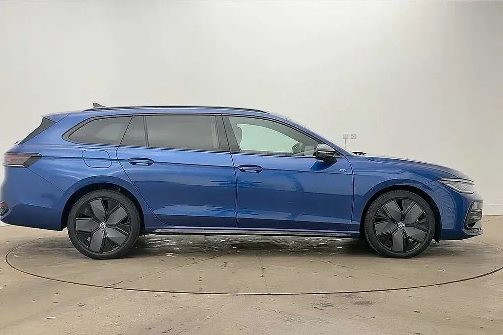 Used VW Passat Black Edition 272 HP (200 kW) 2026 Blue Estate