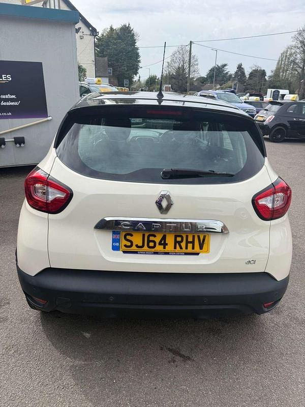 Used Renault Captur Dynamique 90 HP (66 kW) 2014 Cream and black SUV