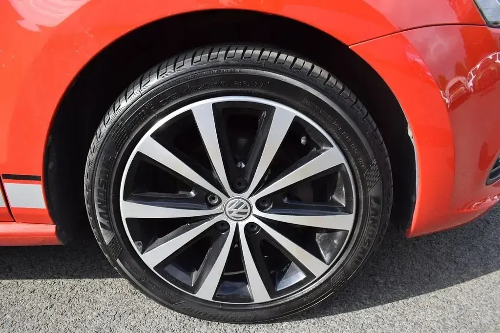 Usado VW Polo Beats 60 HP (44 kW) 2017 Vermelho Citadino