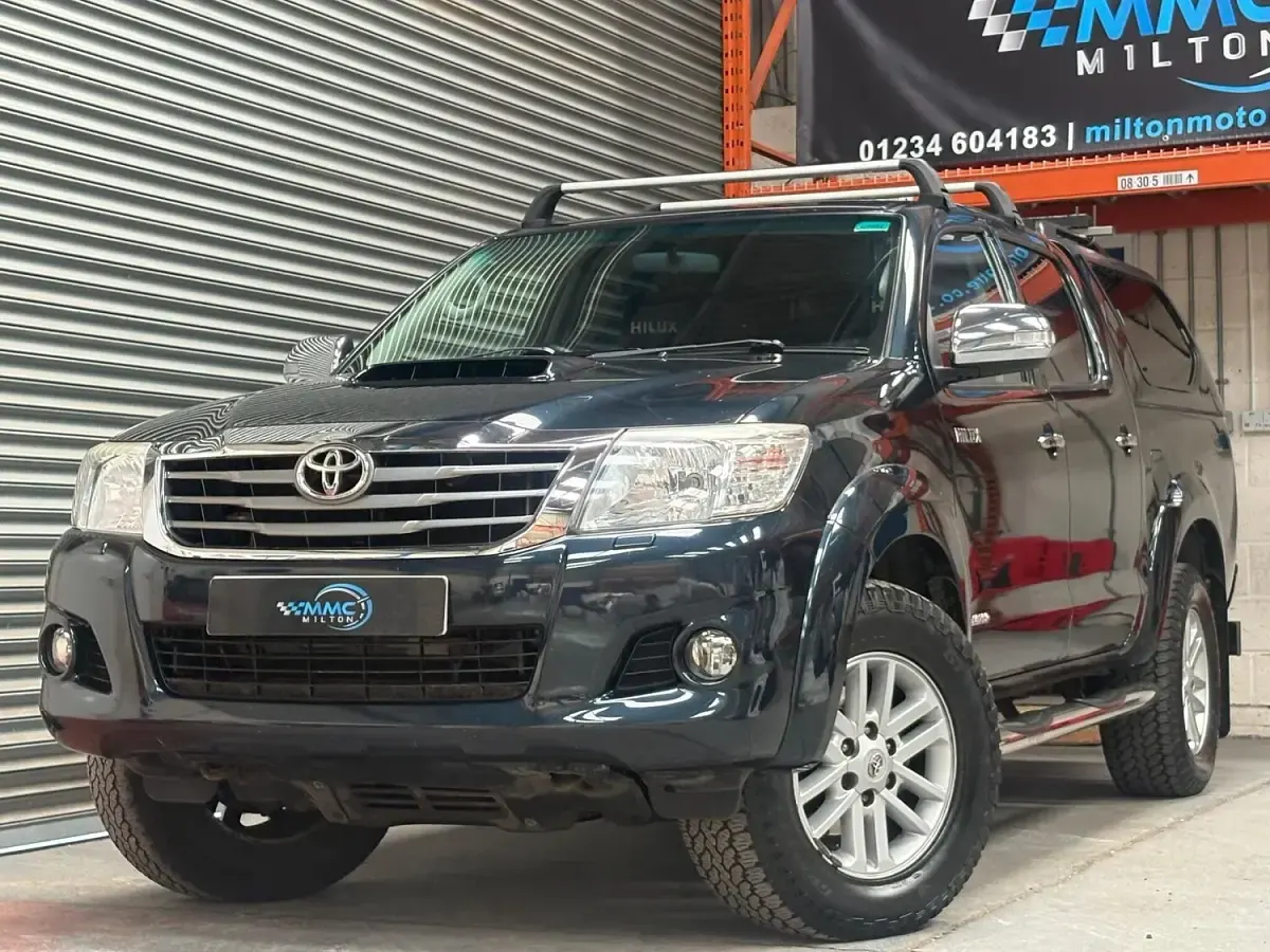 Used Toyota HiLux 171 HP (125 kW) 2014 Grey Pickup