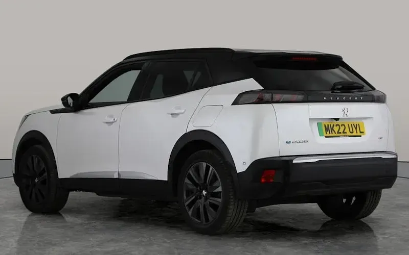 Used Peugeot e-2008 Premium 100 kW (136 HP) 2022 White SUV