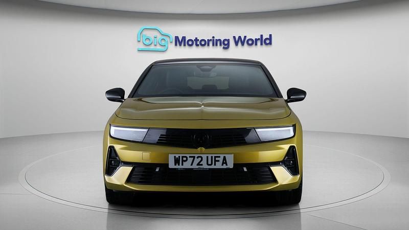 Used Vauxhall Astra GS Line 178 HP (130 kW) 2022 Yellow/black Hatchback