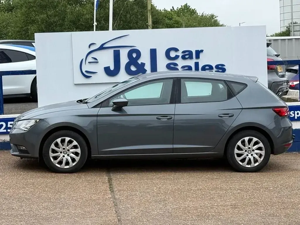 Begagnad Seat Leon Ecomotive 110 HK (80 kW) 2014 Grå Halvkombi