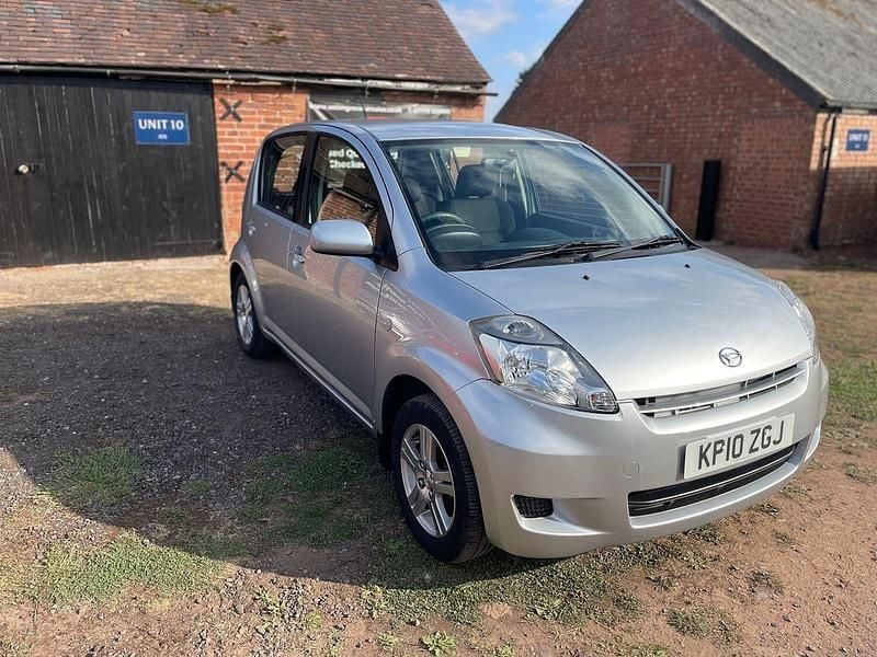 Silver Used 2010 Daihatsu Sirion Hatchback | £2,795 (Fair price) - Image 1/4