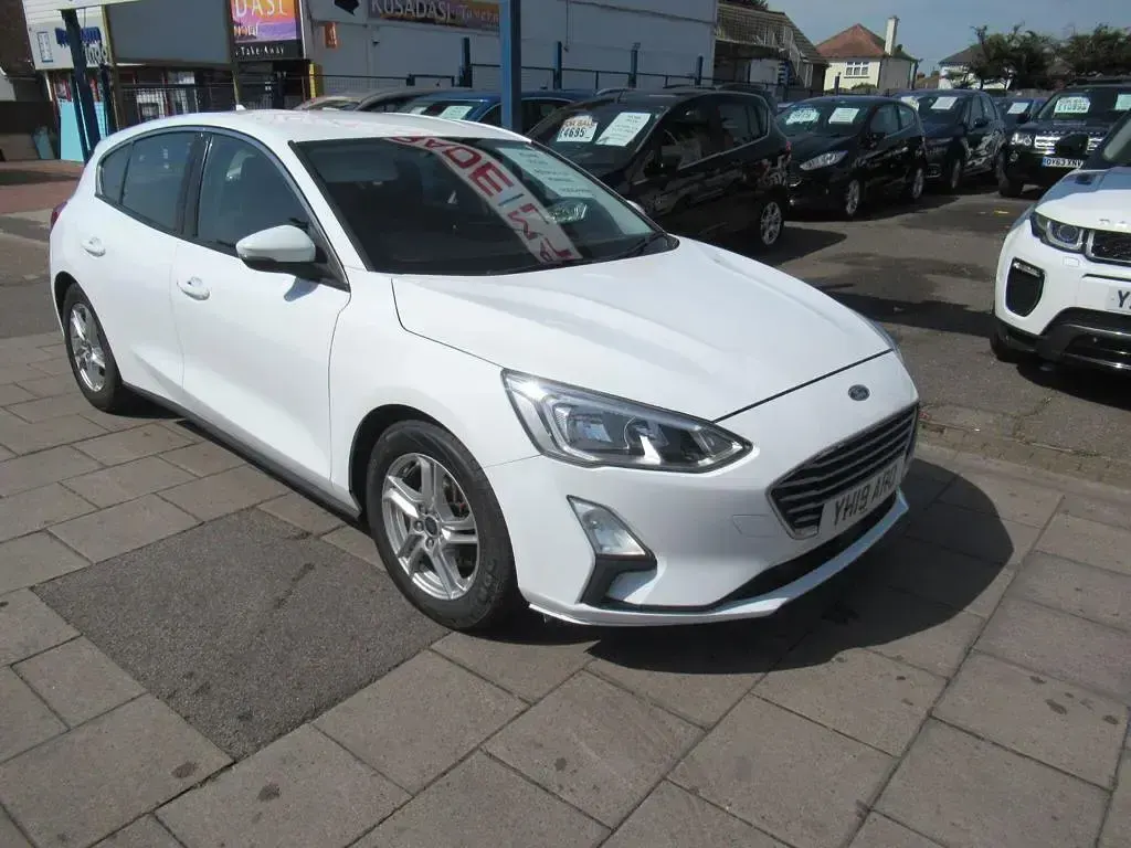 Used Ford Focus Zetec 125 HP (91 kW) 2018 White Hatchback