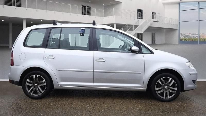 Used VW Touran SE 105 HP (77 kW) 2009 Silver MPV