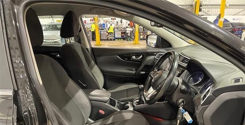 Used Nissan Qashqai Acenta Premium 115 HP (84 kW) 2019 Black pearl SUV