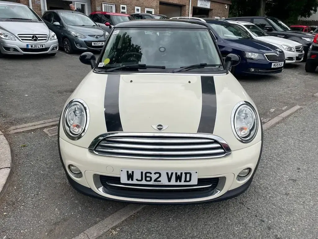 Used Mini Cooper Hatch 122 HP (89 kW) 2012 White Hatchback