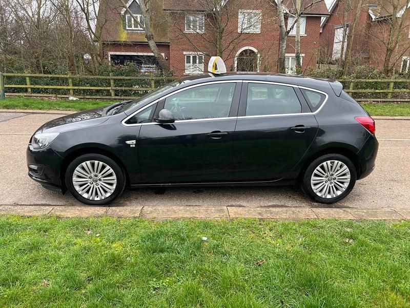 Used Vauxhall Astra Excite 115 HP (84 kW) 2014 Black Hatchback