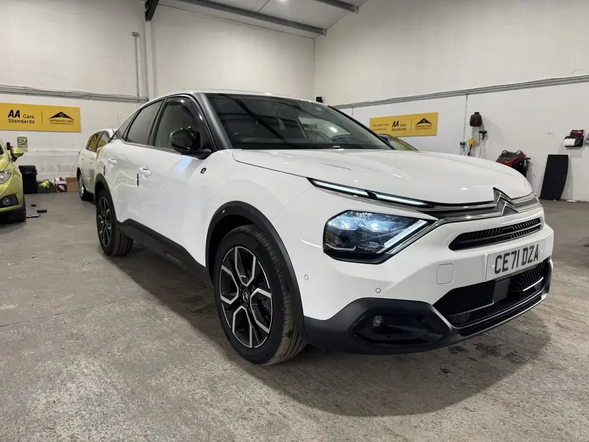 Used Citroën e-C4 Shine 100 kW (136 HP) 2021 White Hatchback