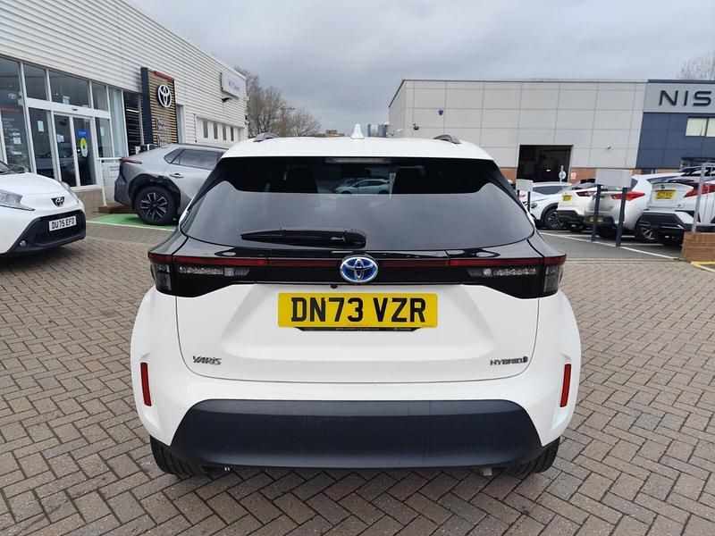 Used Toyota Yaris Hybrid Design 2023 White Hatchback