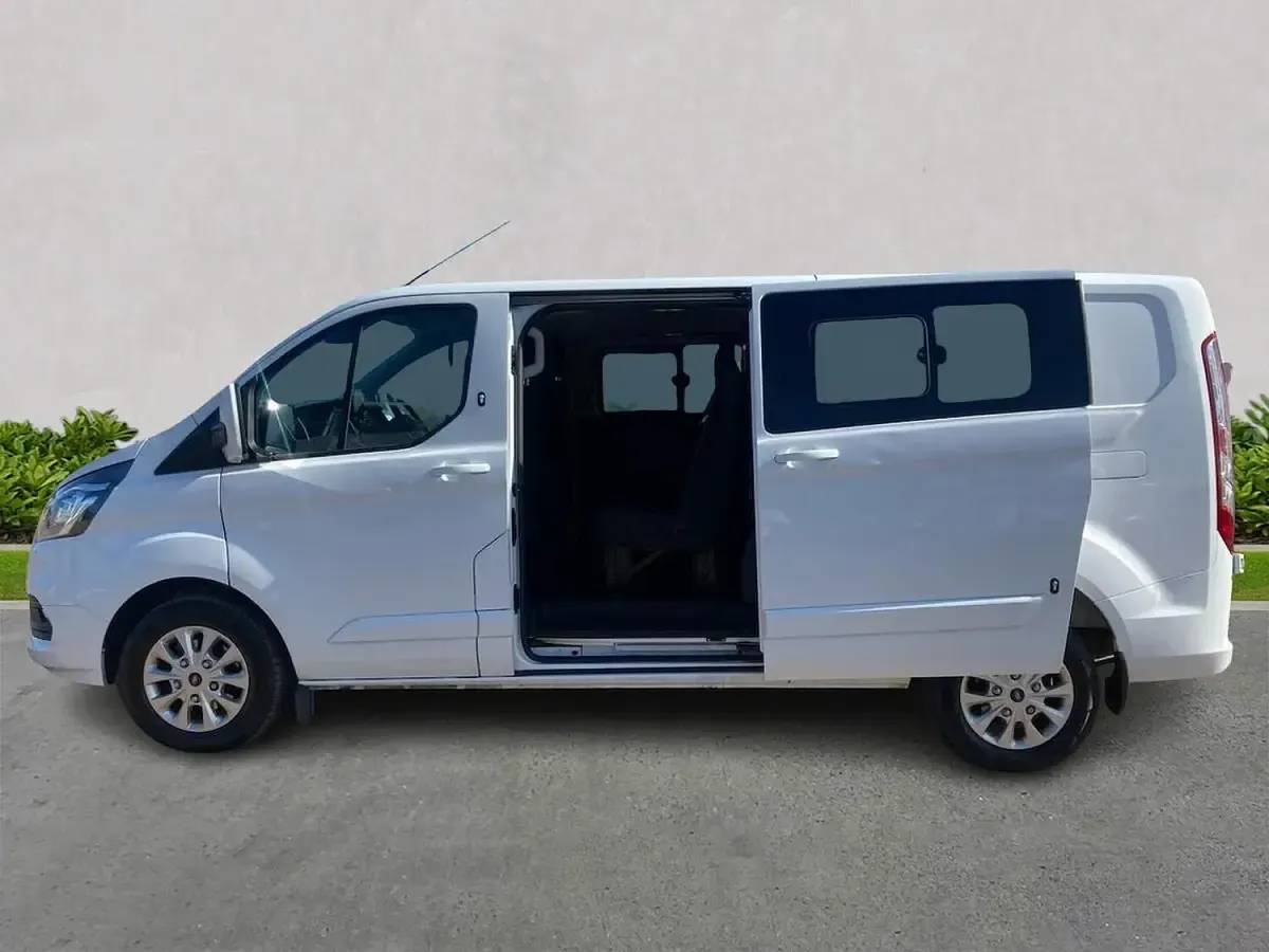 Used Ford Transit Custom Limited 130 HP (95 kW) 2021 White Van