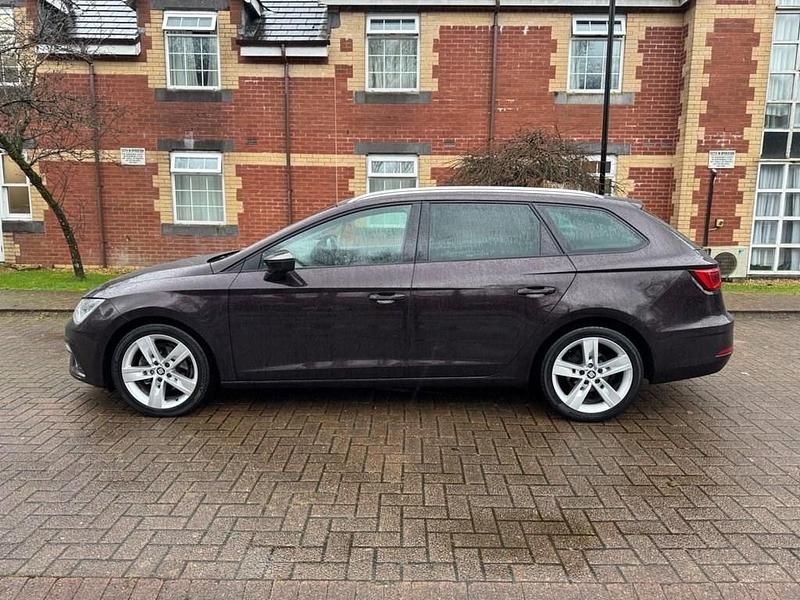 Used Seat Leon ST FR 150 HP (110 kW) 2018 Purple Estate