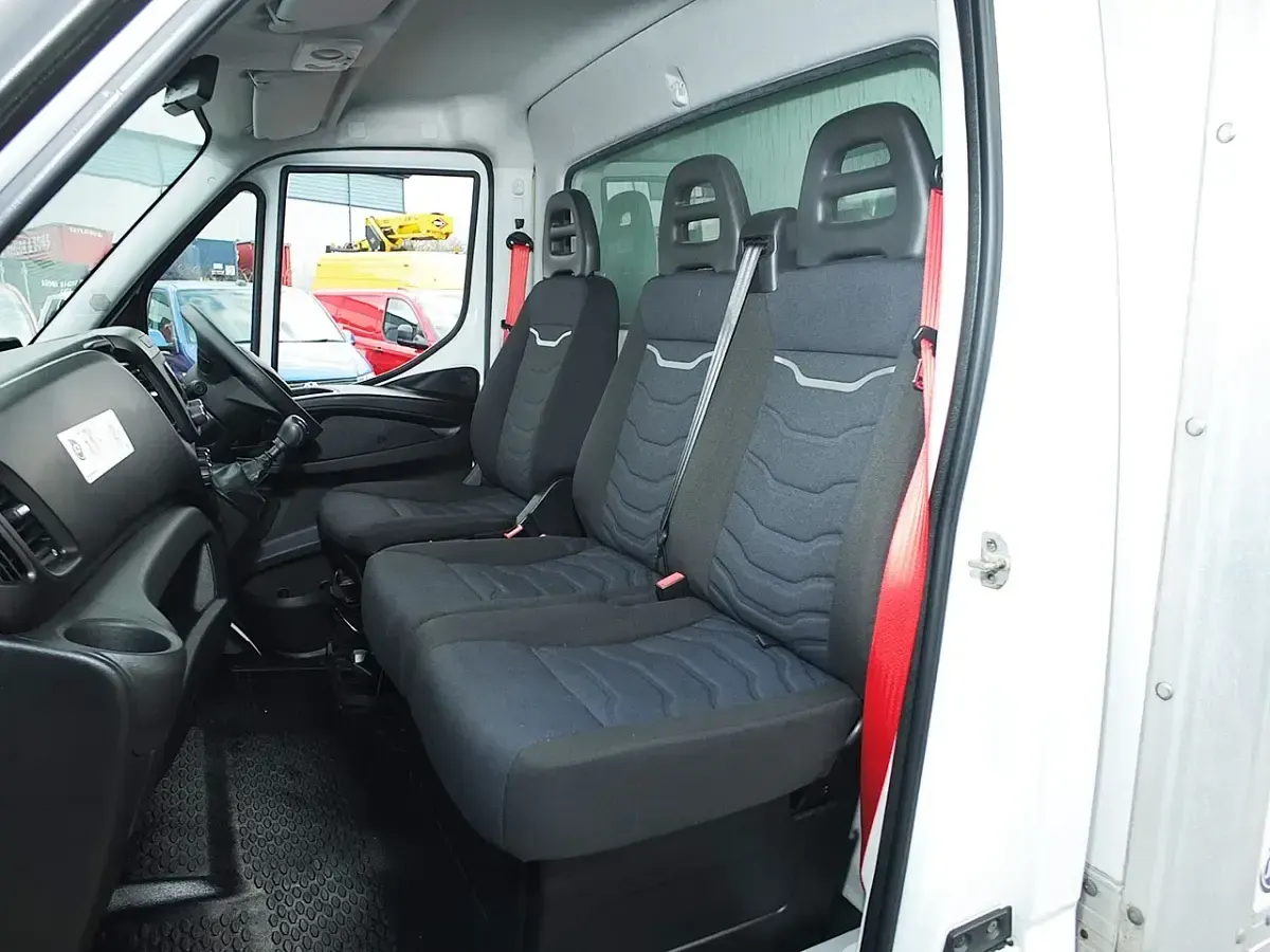 Used Iveco Daily 136 HP (100 kW) 2021 White Van