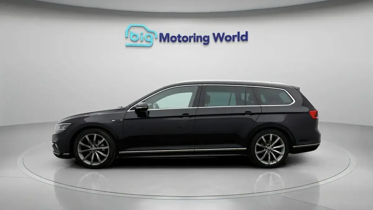 Used VW Passat R-line 150 HP (110 kW) 2020 Black Estate