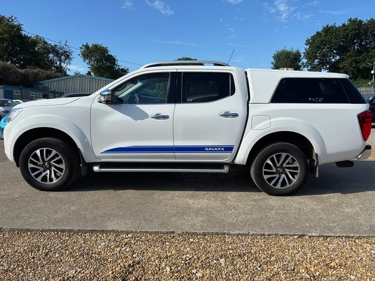 Used Nissan Navara Tekna 190 HP (139 kW) 2017 White Pickup