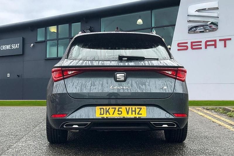 Begagnad Seat Leon FR 150 HK (110 kW) 2025 Grå Kombi