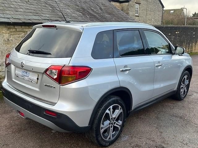 Gebraucht Suzuki Vitara SZ5 120 PS (88 kW) 2017 Silber Kleinwagen