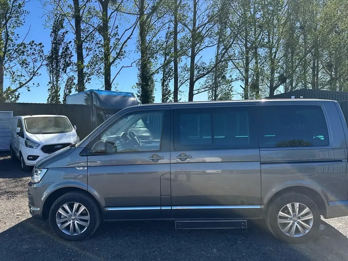 Used VW Caravelle Executive 204 HP (150 kW) 2016 Grey Van