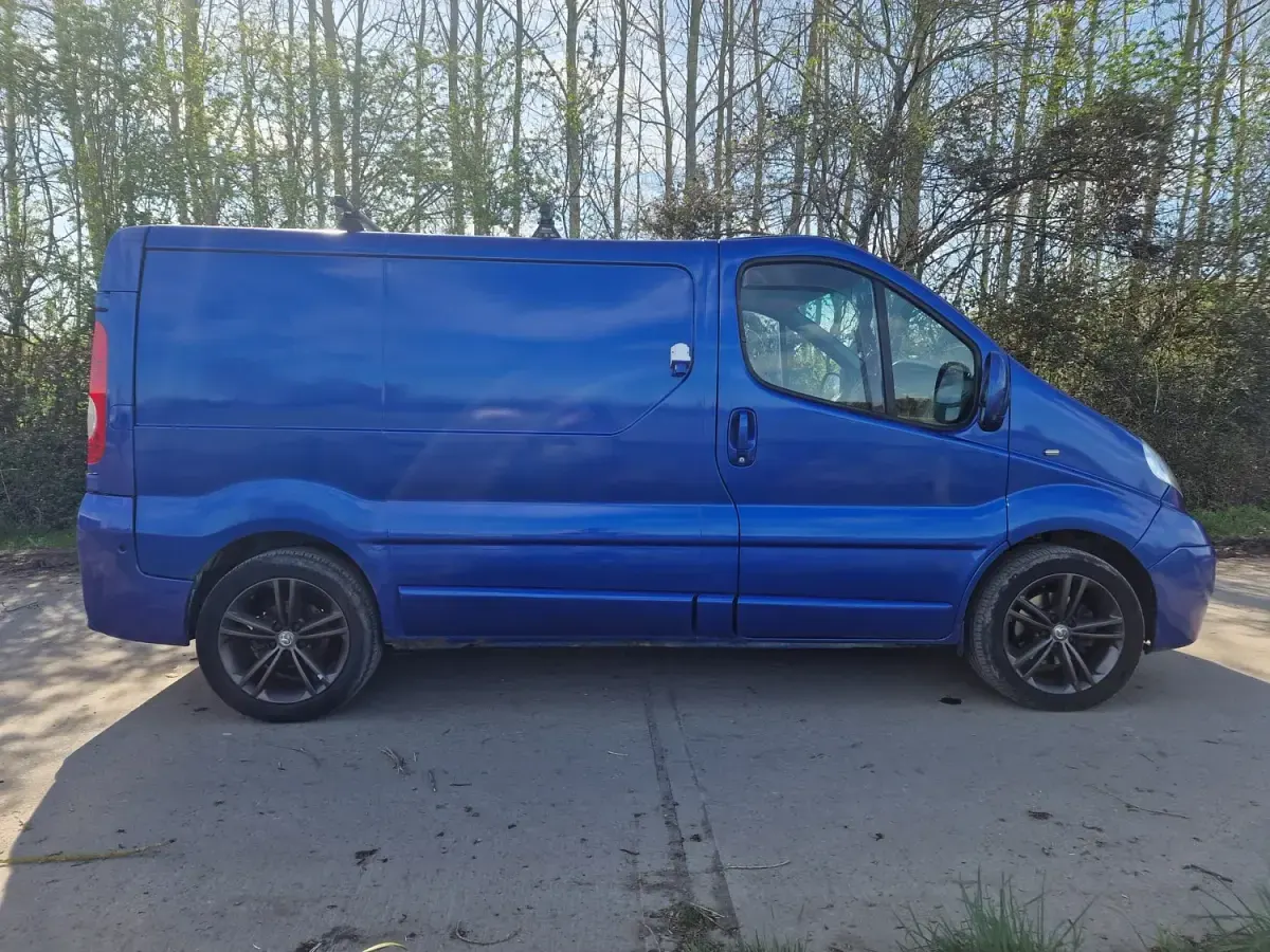 Usado Vauxhall Vivaro 90 HP (66 kW) 2007 Azul Monovolume