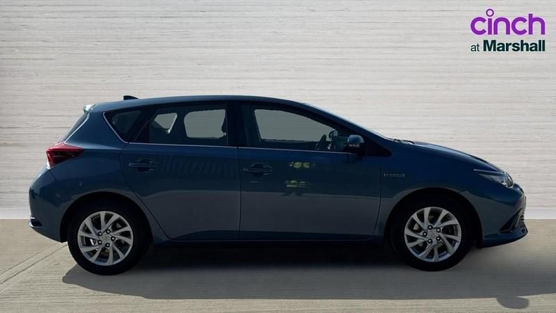 Used Toyota Auris Hybrid 136 HP (100 kW) 2019 Blue Hatchback