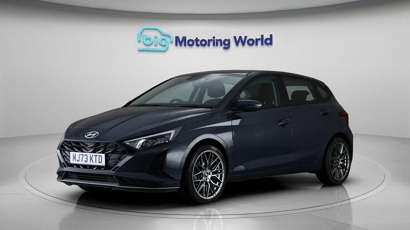 Used Hyundai i20 Advanced 101 HP (74 kW) 2023 Grey Hatchback