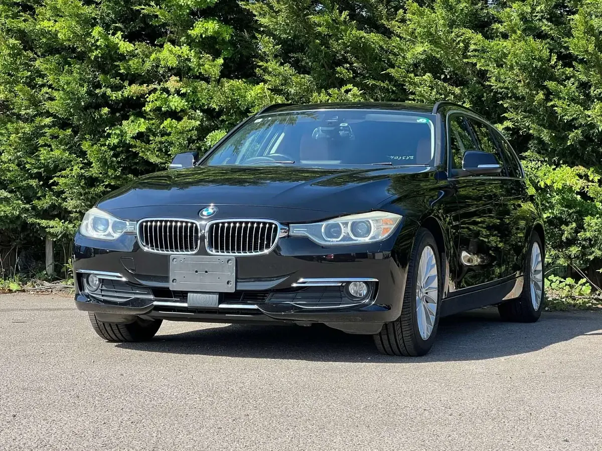 Begagnad BMW 320 Luxury Line 2015 Silver Kombi
