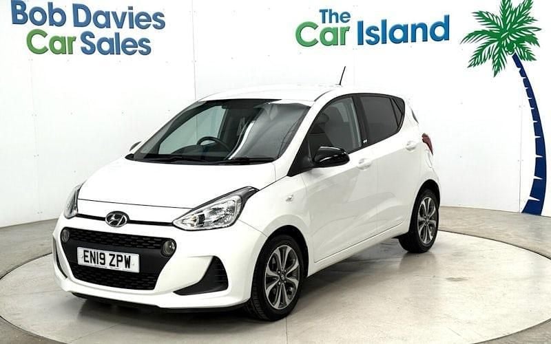 Used Hyundai i10 67 HP (49 kW) 2019 White Hatchback