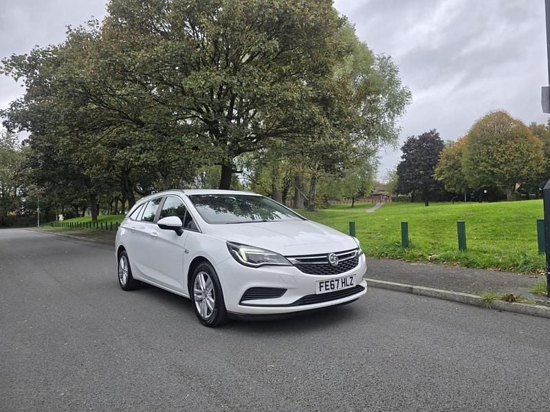 Used Vauxhall Astra 2017 White Estate