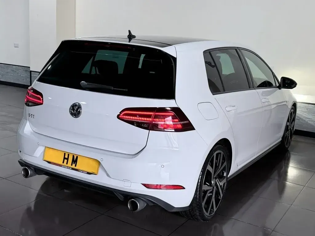 Begagnad VW Golf VII GTI 245 HK (180 kW) 2019 Vit Halvkombi