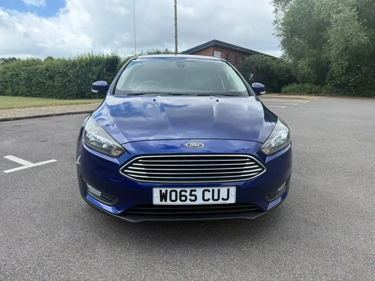 Used Ford Focus Zetec 125 HP (91 kW) 2016 Blue Hatchback