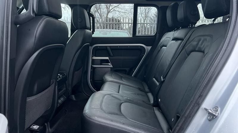 Used Land Rover Defender SE 249 HP (183 kW) 2023 Metallic  hakuba silver SUV