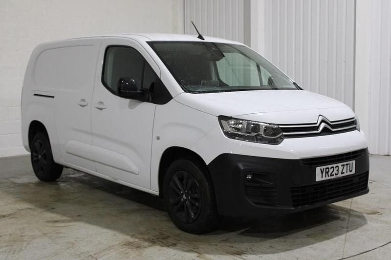 Used Citroën Berlingo 130 HP (95 kW) 2023 White MPV