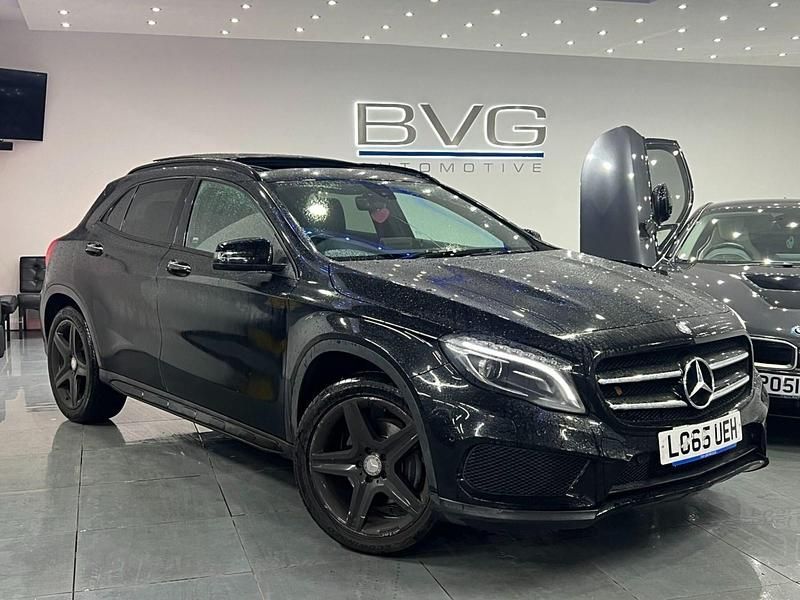 Black Used 2015 Mercedes GLA220 AMG line SUV | £12,444 (Fair price) - Image 1/2