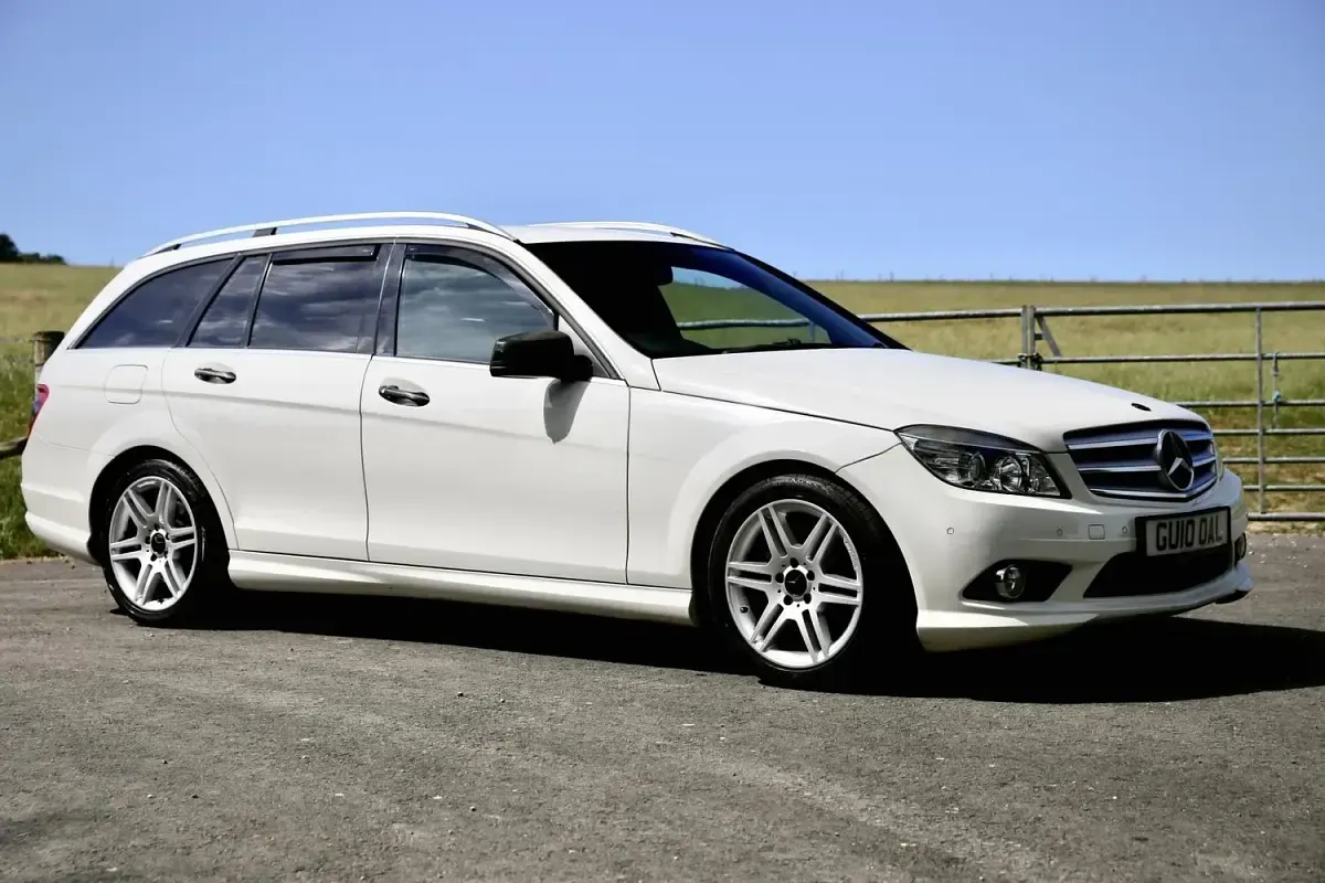Used Mercedes C350 2010 White Estate
