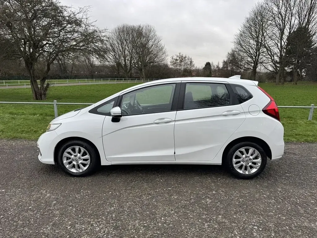Used Honda Jazz SE 102 HP (75 kW) 2020 White Hatchback