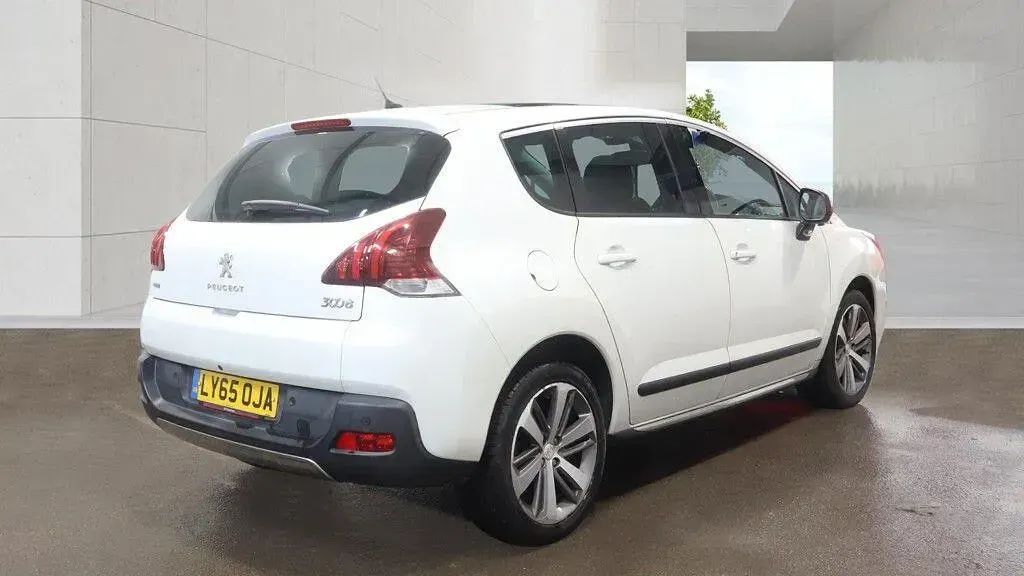 Used Peugeot 3008 Allure 2016 White Hatchback