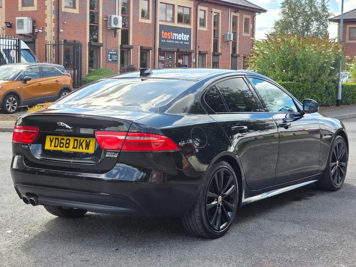 Used Jaguar XE 180 HP (132 kW) 2019 Black Sedan
