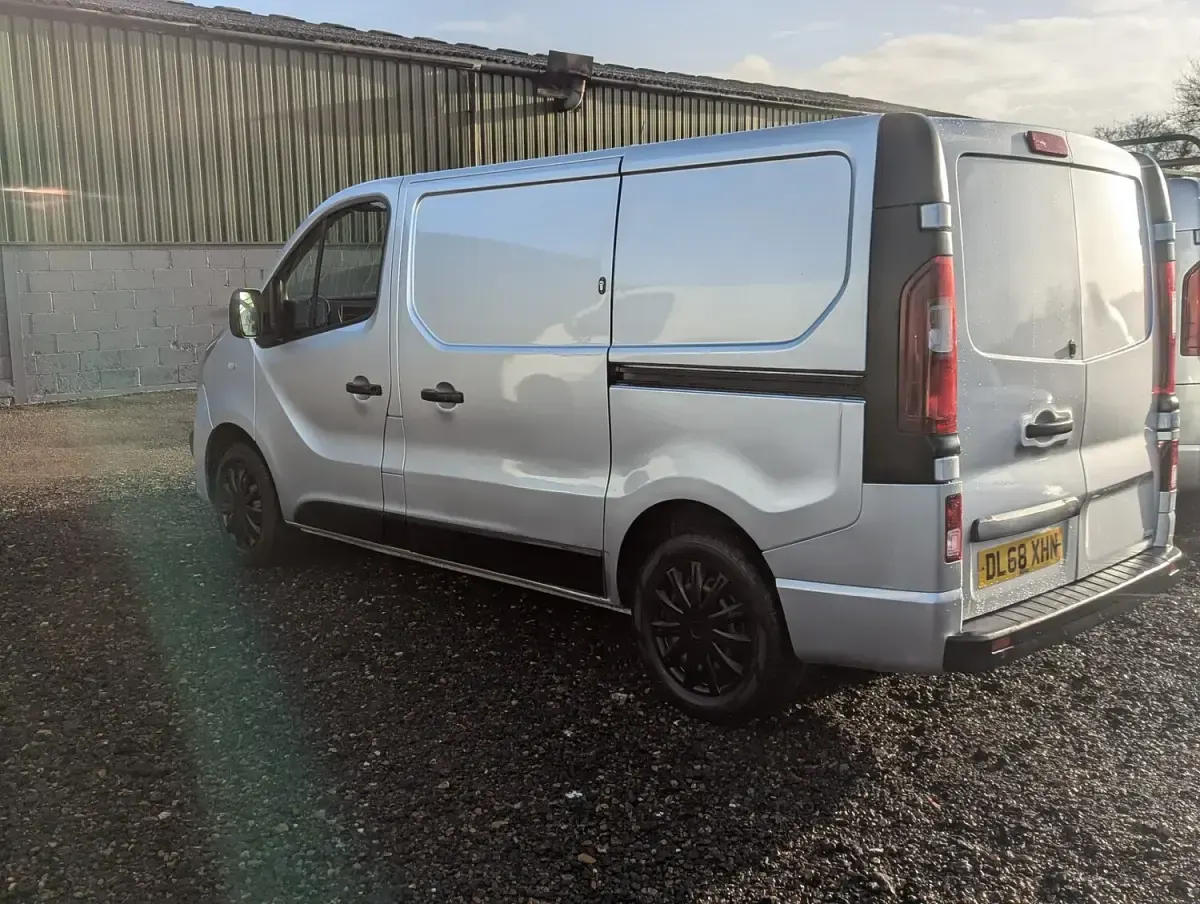 Gebraucht Vauxhall Vivaro Sportive 125 PS (91 kW) 2018 Silber Van / Kleinbus