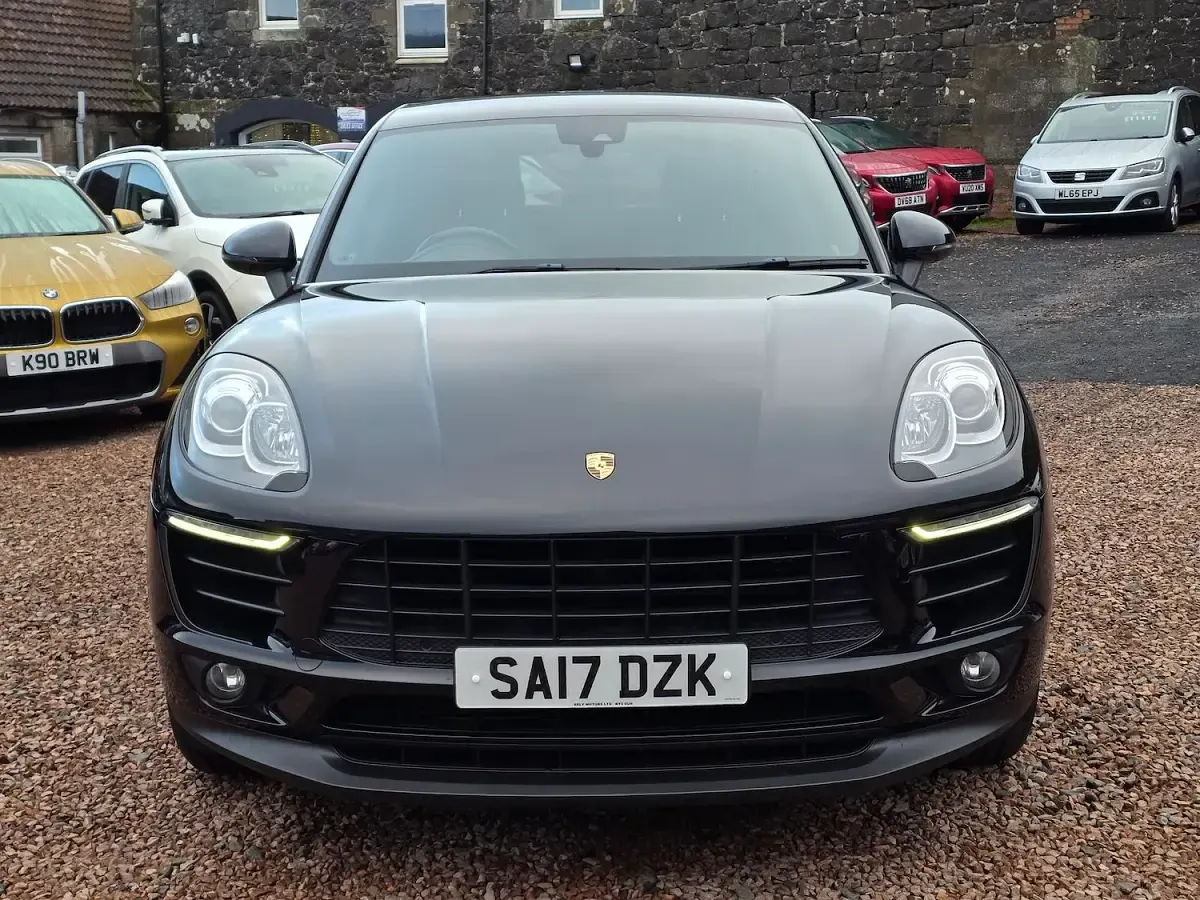 Used Porsche Macan 258 HP (189 kW) 2017 Black SUV