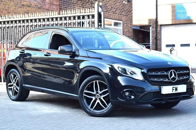 Used Mercedes GLA180 Urban 122 HP (89 kW) 2019 Black SUV
