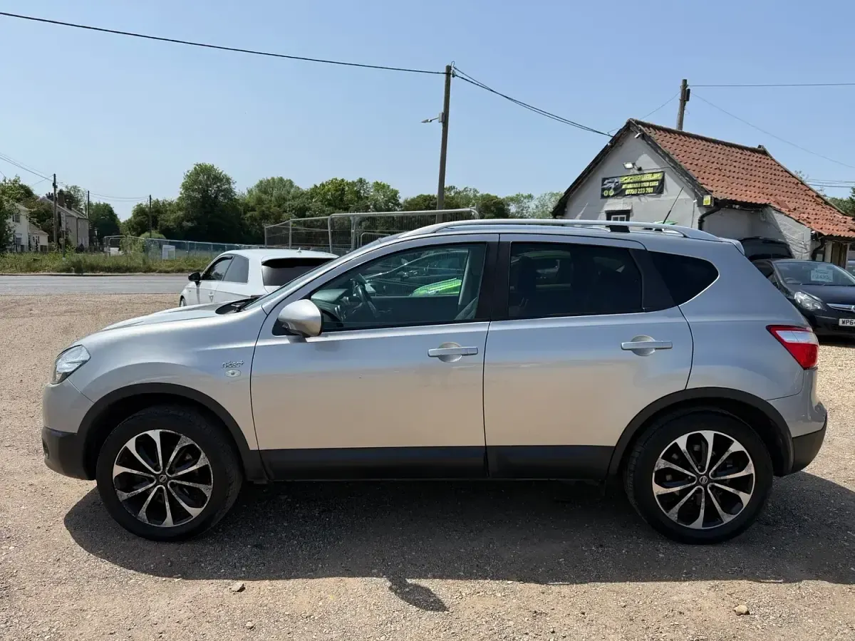 Used Nissan Qashqai N-TEC 117 HP (86 kW) 2012 Silver SUV