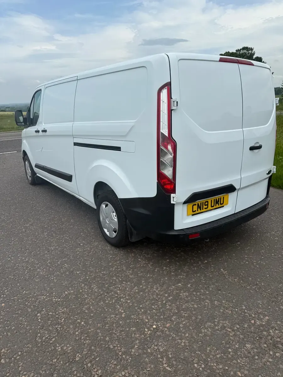 Used Ford Transit Custom 105 HP (77 kW) 2019 White Van