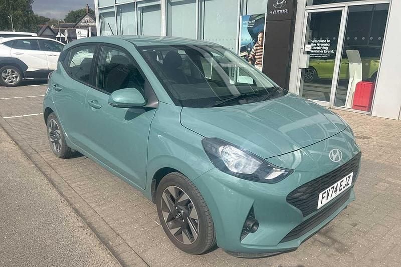 Green Used 2025 Hyundai i10 Advanced Hatchback | £13,171 (Good price) - Image 1/4