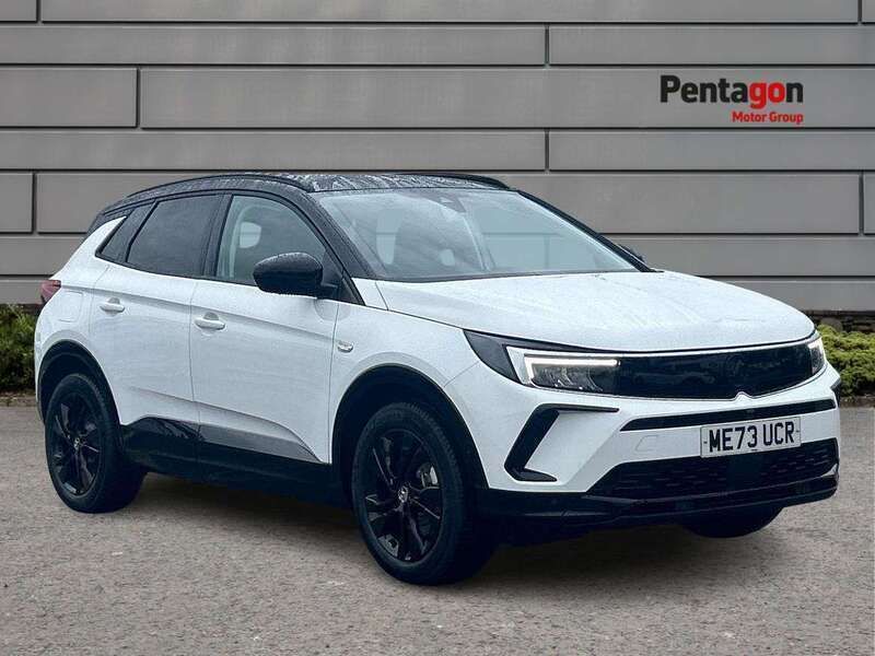 Arctic white Used 2024 Vauxhall Grandland X S SUV | £21,950 (Expensive) - Image 1/4