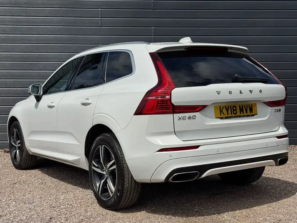 Used Volvo XC60 R-Design 235 HP (172 kW) 2018 White SUV