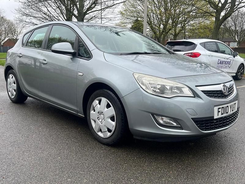 Used Vauxhall Astra 2010 Silver Hatchback