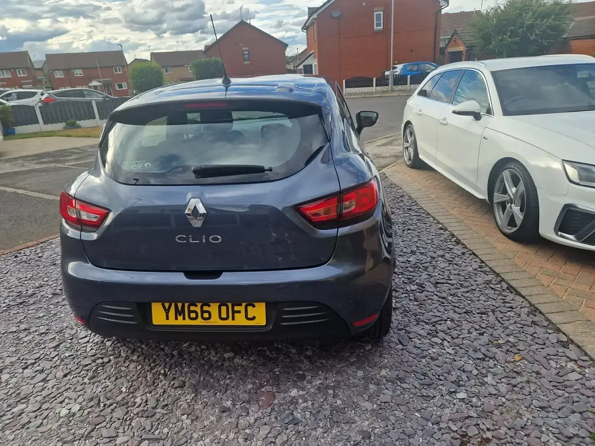 Used Renault Clio Play 75 HP (55 kW) 2016 Grey Hatchback