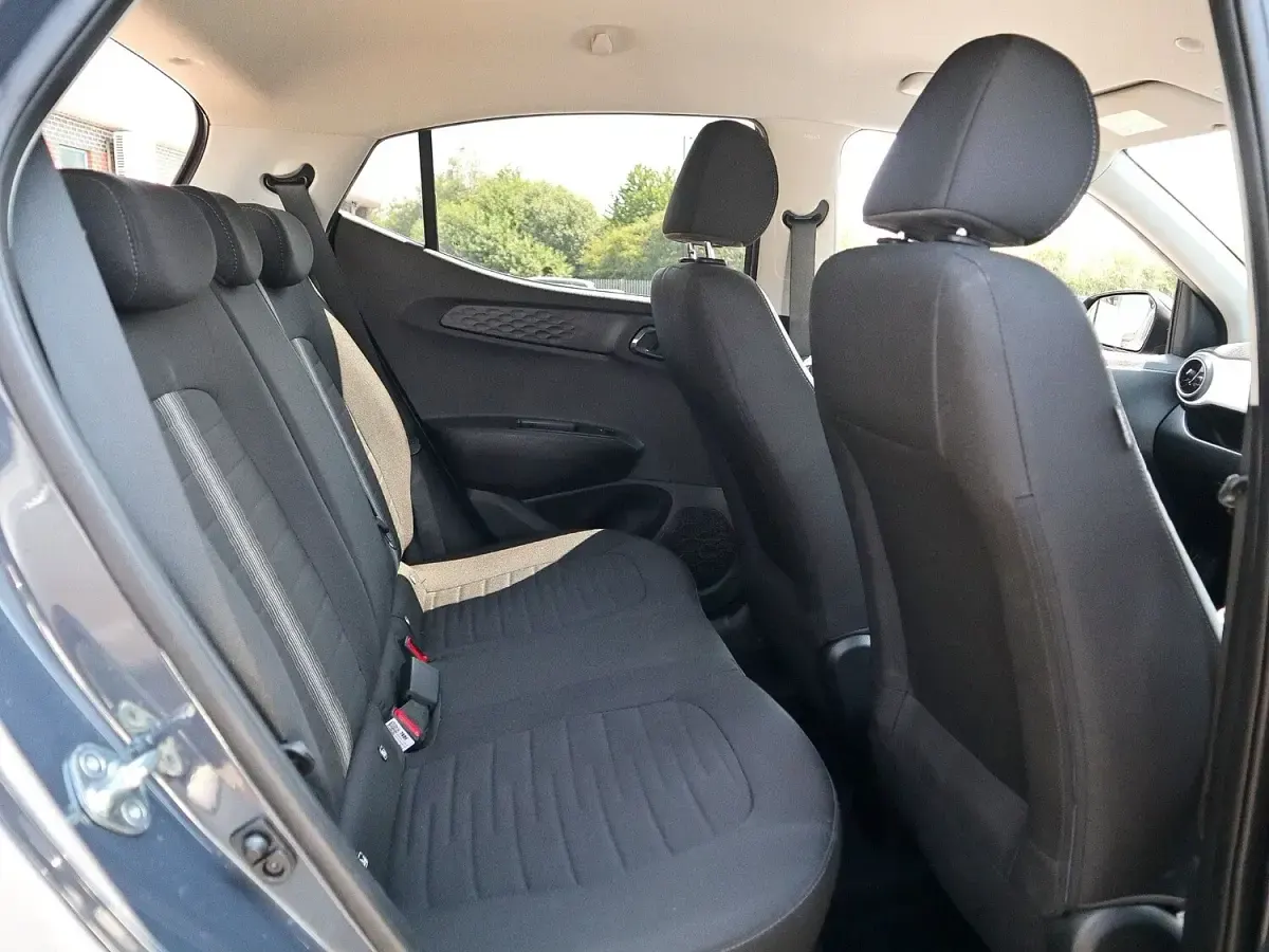 Used Hyundai i10 Premium 67 HP (49 kW) 2023 Grey Hatchback