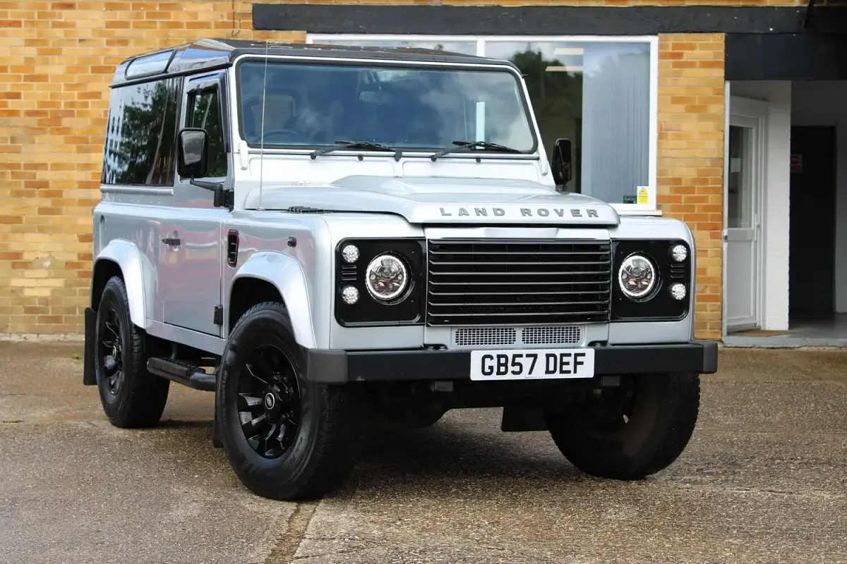 Used Land Rover Defender 122 HP (89 kW) 2007 Silver Estate